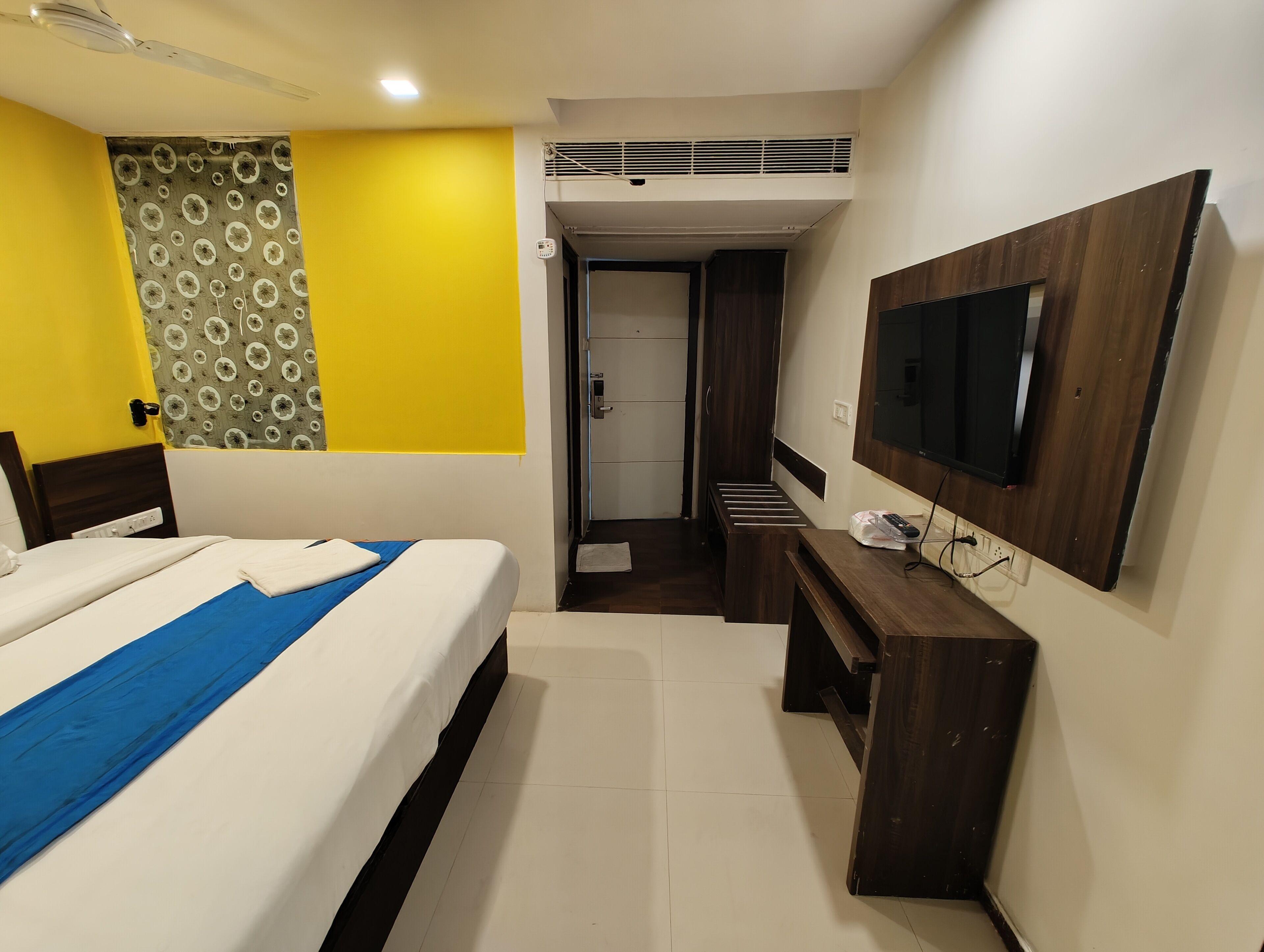Hotel Aura - Near Malad Link Road - Mumbai — Photos 3